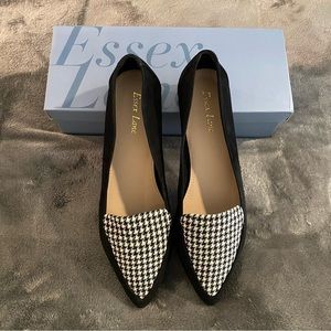 NWT Essex Lane Flats